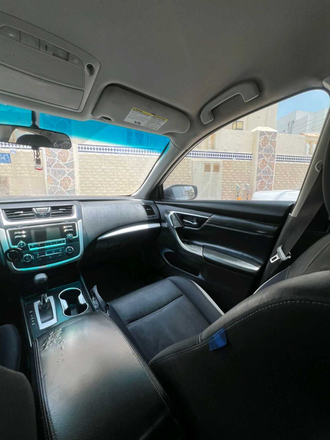 Car Image 2017 NISSAN ALTIMA SR