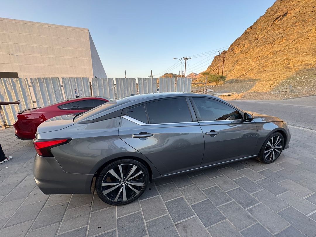 Car Image 2019 NISSAN ALTIMA SR