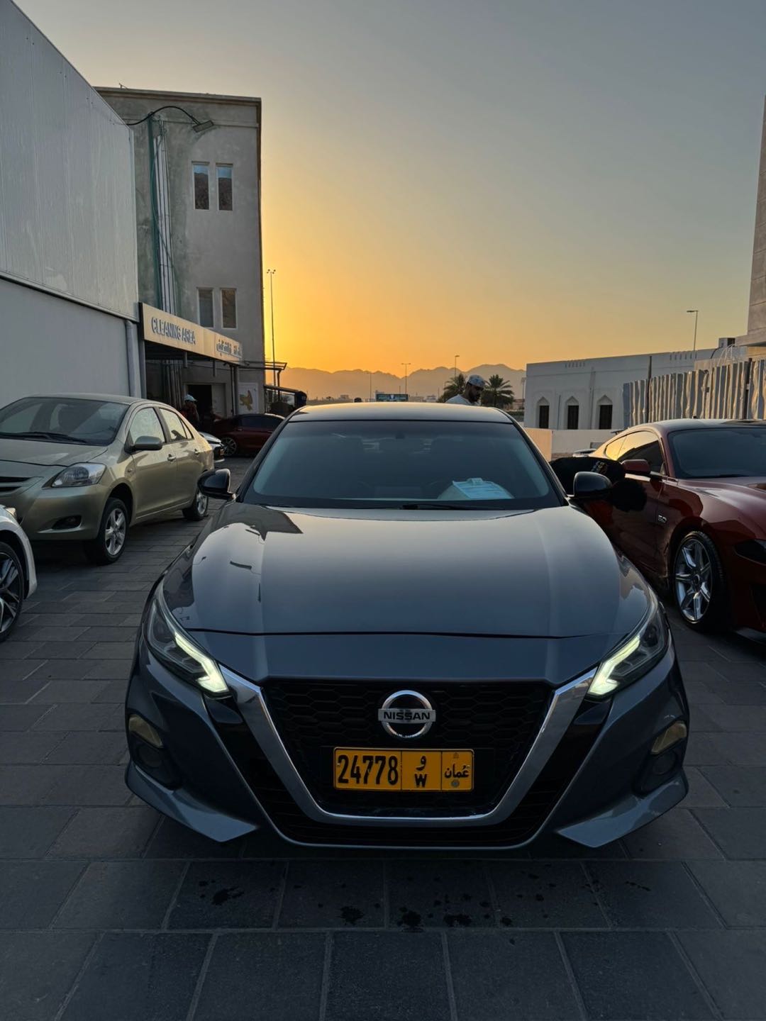 Car Image 2019 NISSAN ALTIMA SR
