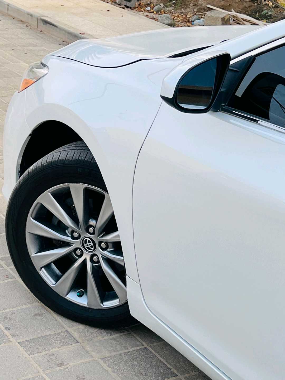 Car Image 2017 TOYOTA CAMRY XLE