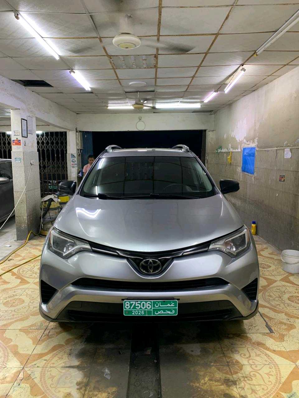 Car Image 2018 TOYOTA RAV4 LE