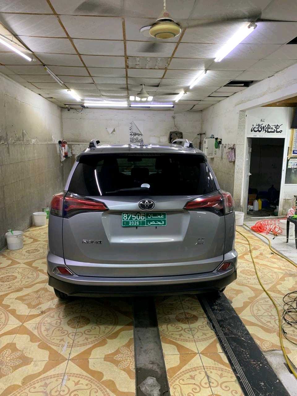 Car Image 2018 TOYOTA RAV4 LE