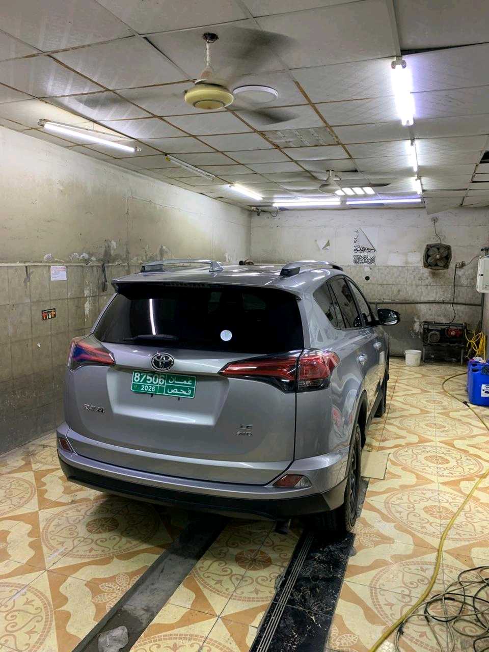 Car Image 2018 TOYOTA RAV4 LE