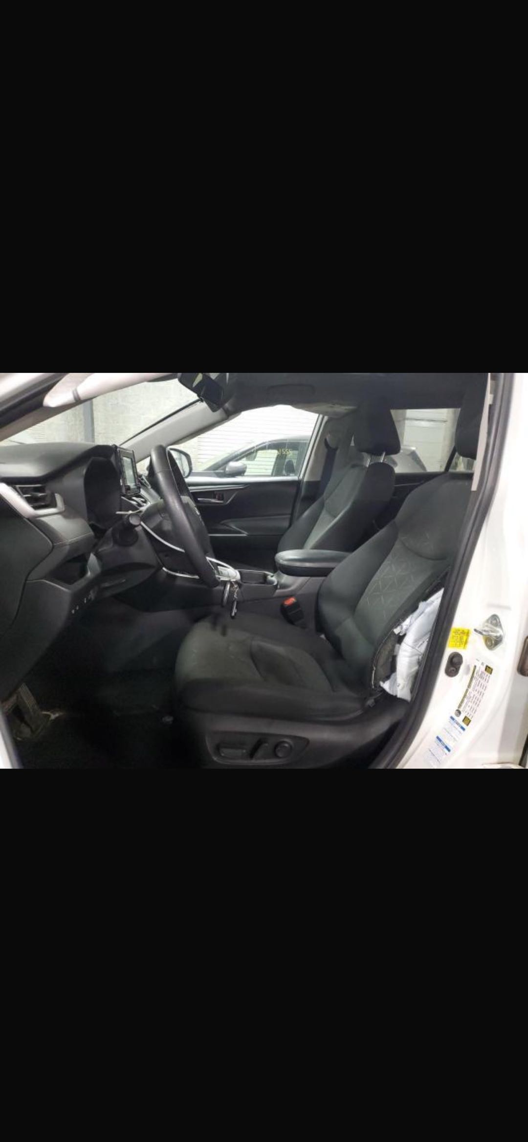 Car Image 2021 TOYOTA RAV4