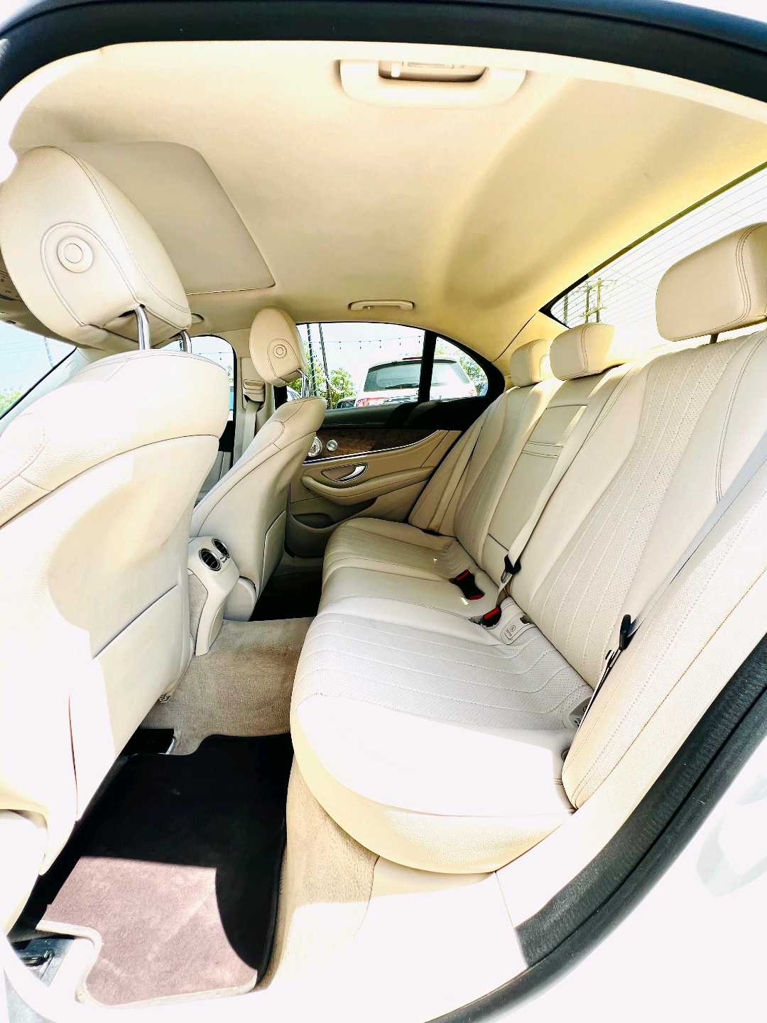 Car Image 2017 MERCEDES E Class 300