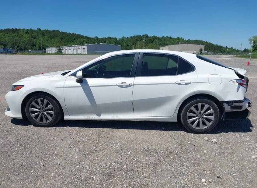 Car Image 2018 TOYOTA CAMRY