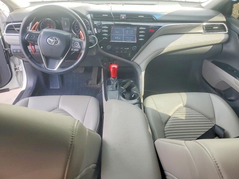 Car Image 2018 TOYOTA CAMRY