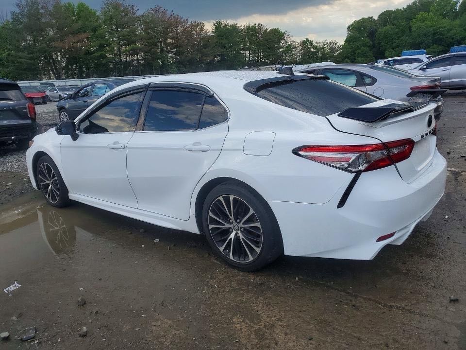 Car Image 2018 TOYOTA CAMRY