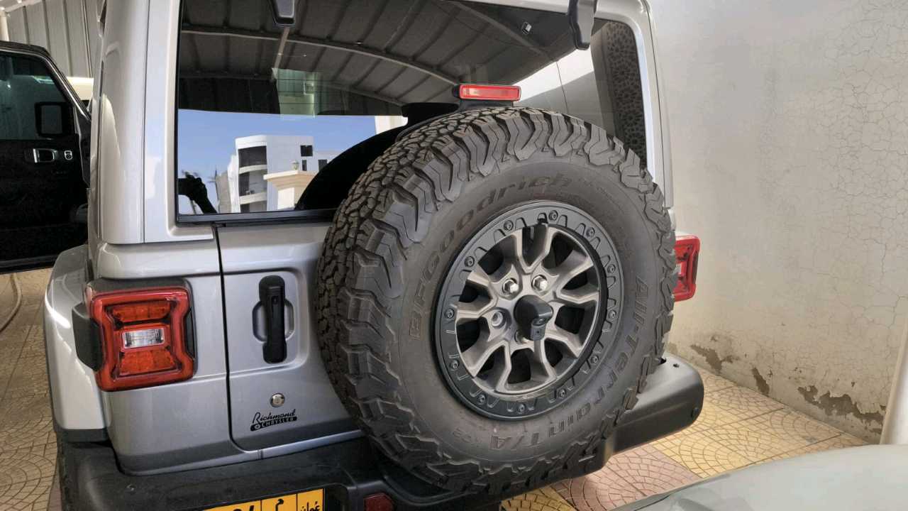 Car Image 2020 JEEP WRANGLER SAHARA
