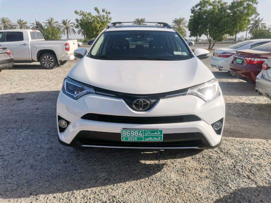 Car Image 2018 TOYOTA RAV4 XLE
