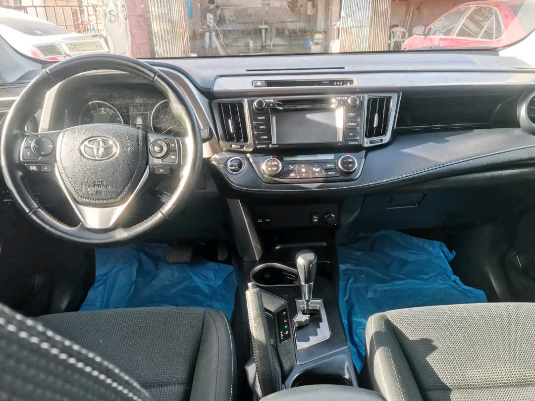 Car Image 2018 TOYOTA RAV4 XLE