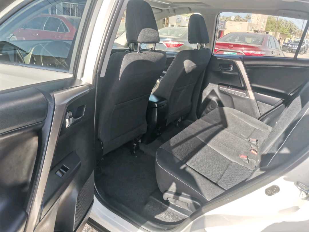 Car Image 2018 TOYOTA RAV4 XLE