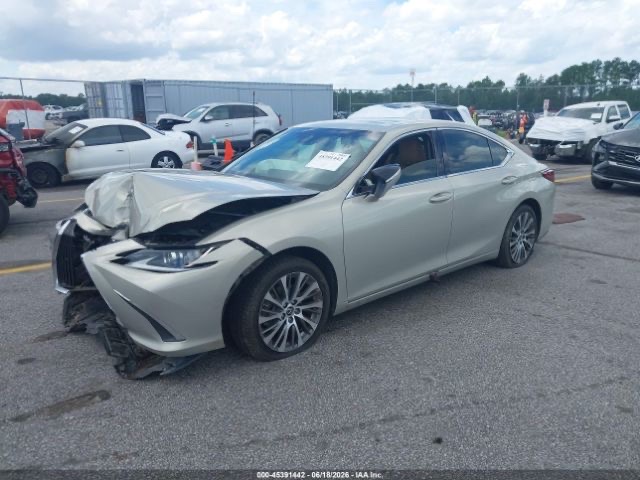 Car Image 2019 LEXUS ES