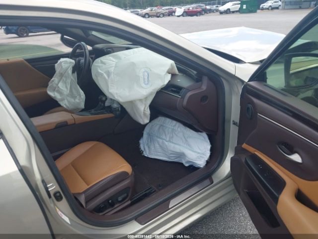 Car Image 2019 LEXUS ES