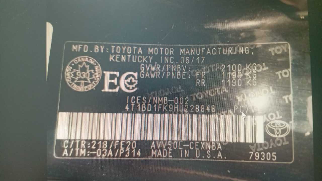 Car Image 2017 TOYOTA CAMRY