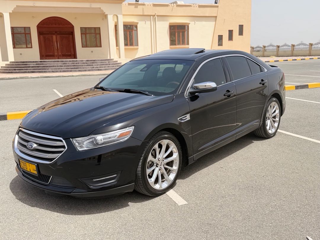 Car Image 2018 FORD TAURUS Limited