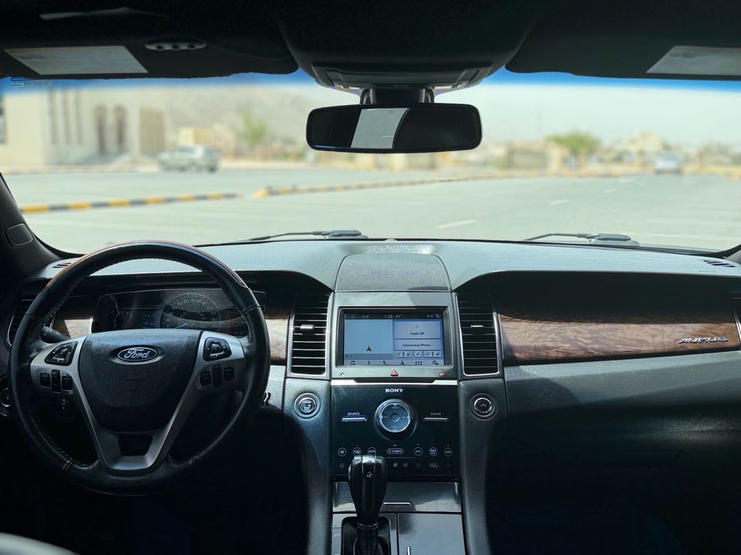 Car Image 2018 FORD TAURUS Limited
