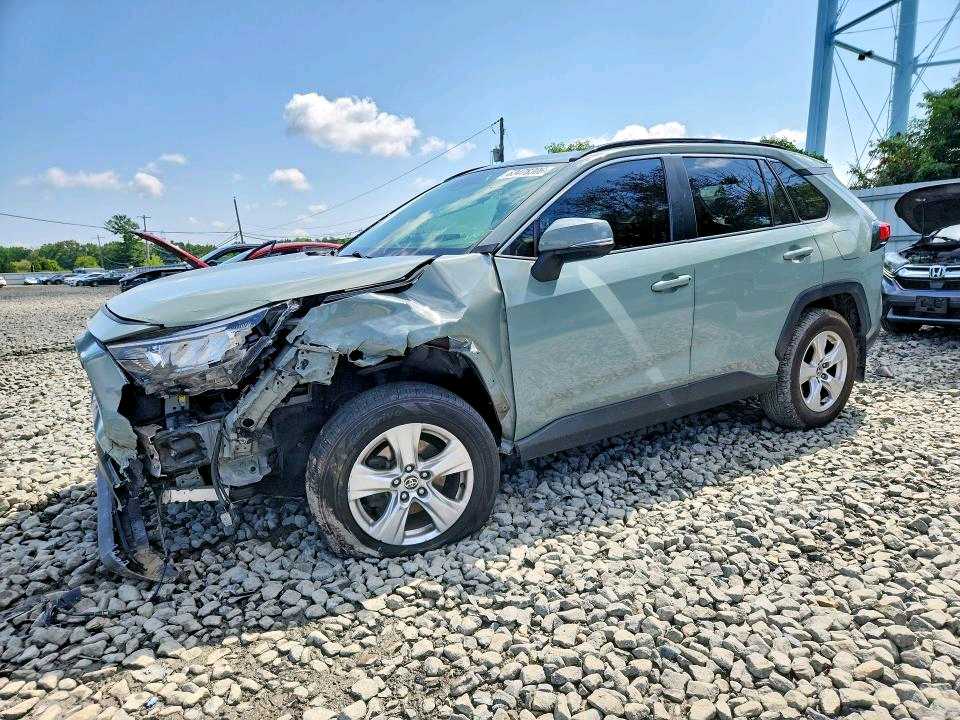 Car Image 2021 TOYOTA RAV4