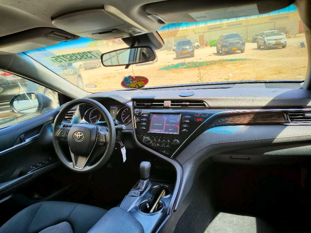 Car Image 2018 TOYOTA CAMRY LE