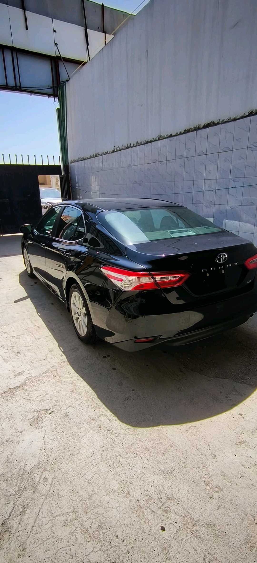 Car Image 2018 TOYOTA CAMRY LE