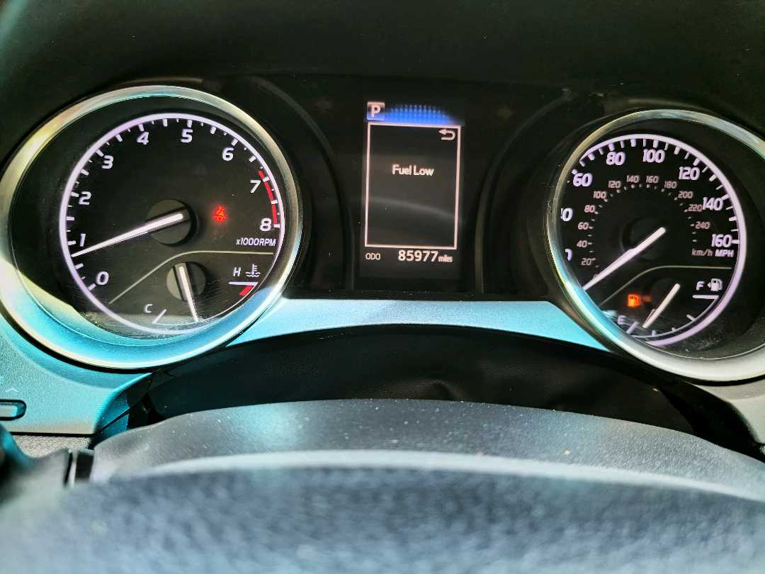 Car Image 2018 TOYOTA CAMRY LE