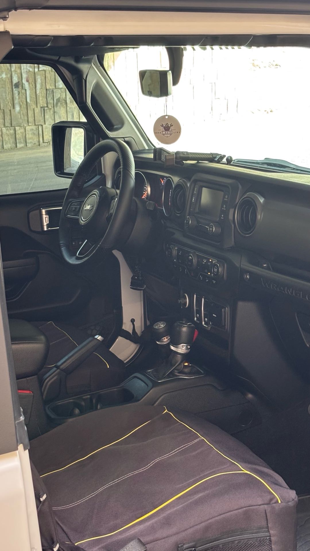 Car Image 2018 JEEP WRANGLER Sport