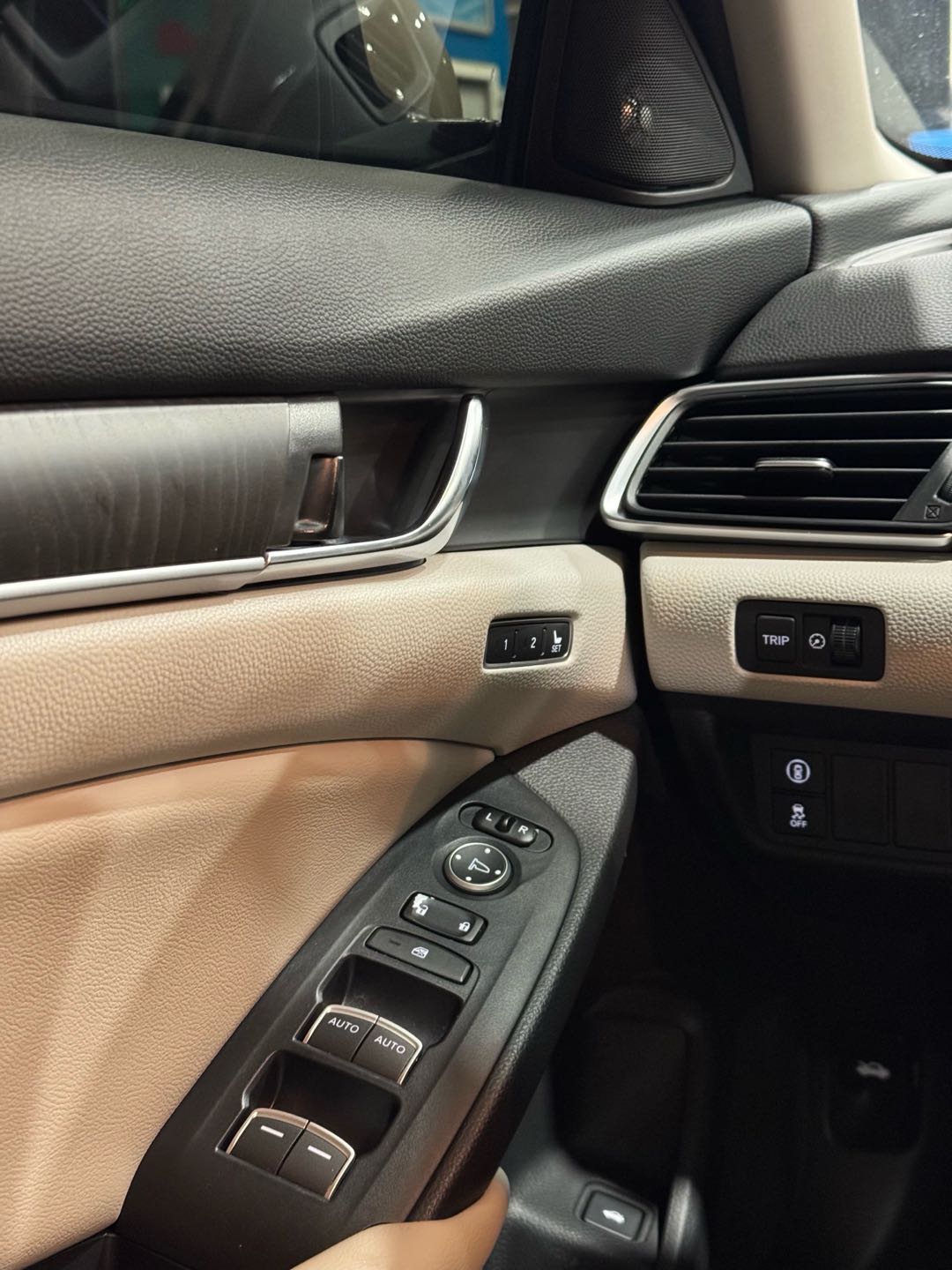 Car Image 2018 HONDA ACCORD EXL