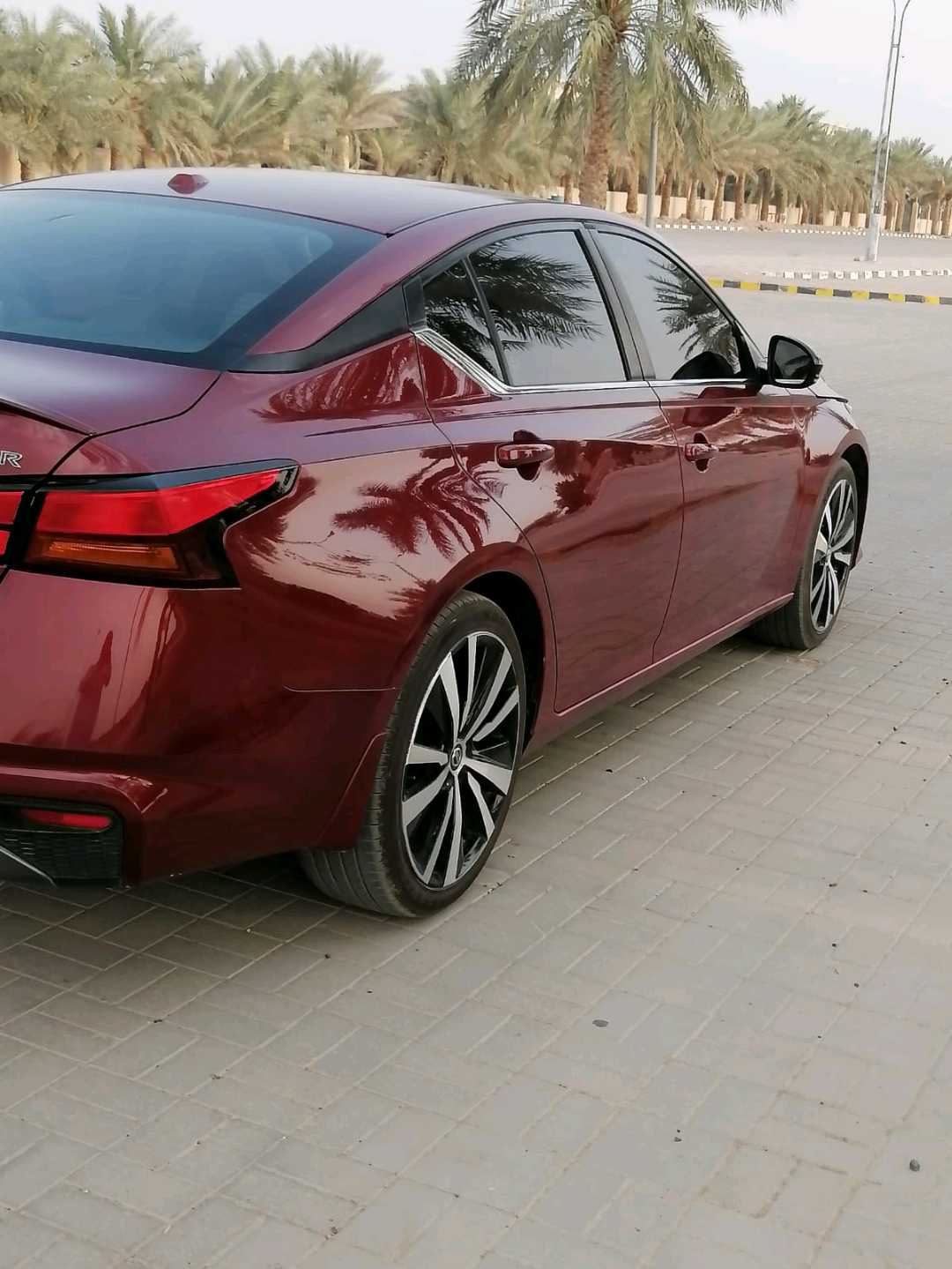 Car Image 2019 NISSAN ALTIMA SR