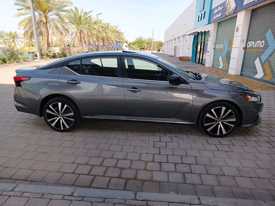 Car Image 2021 NISSAN ALTIMA SR