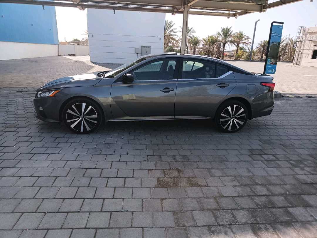 Car Image 2021 NISSAN ALTIMA SR