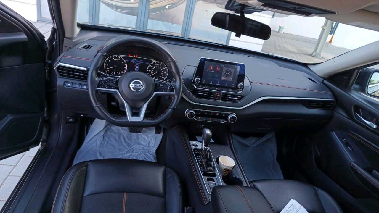 Car Image 2021 NISSAN ALTIMA SR