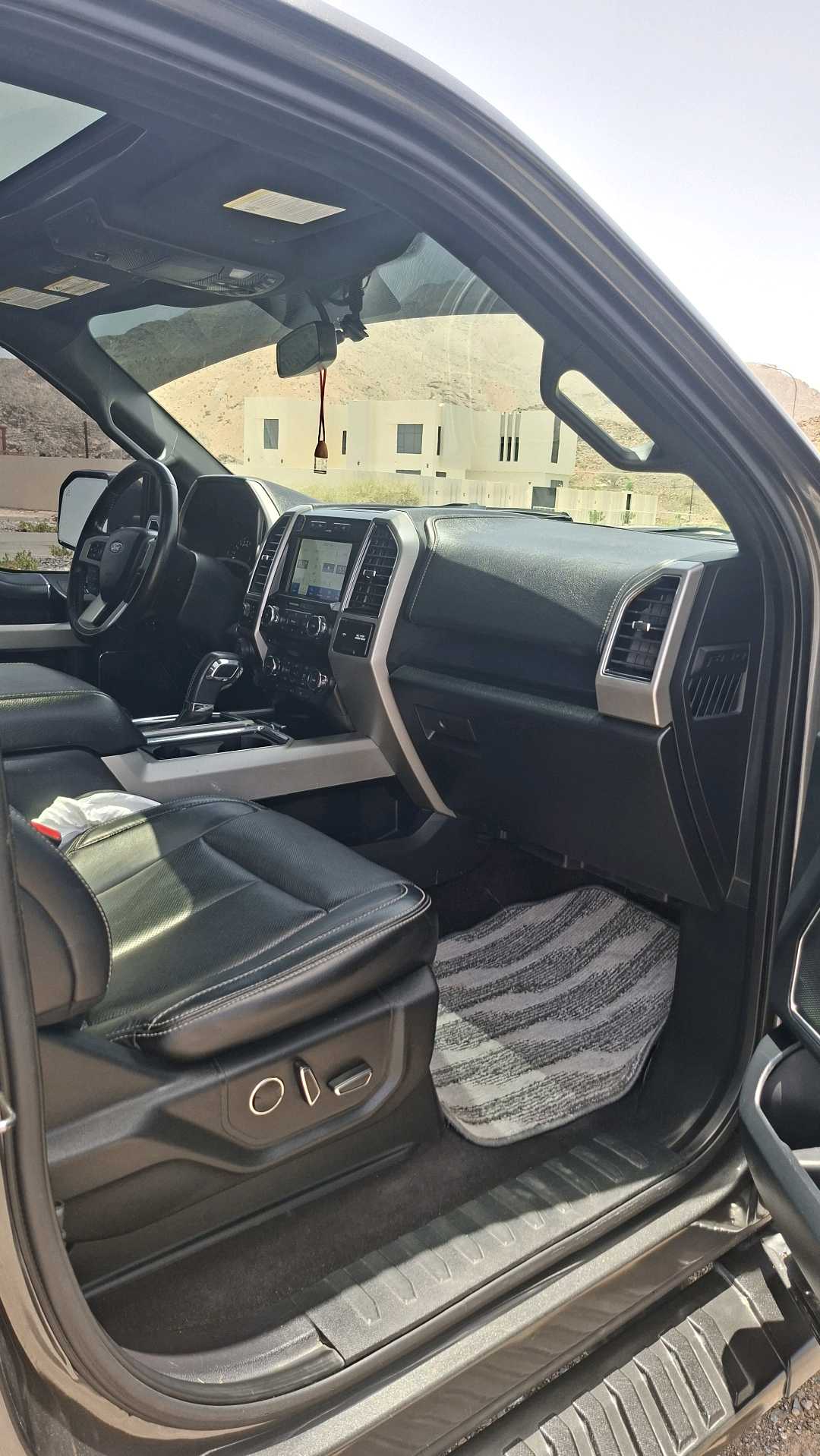 Car Image 2018 FORD F-150 Lariat