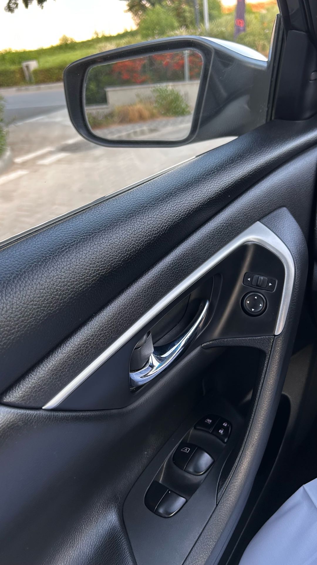 Car Image 2018 NISSAN ALTIMA SV