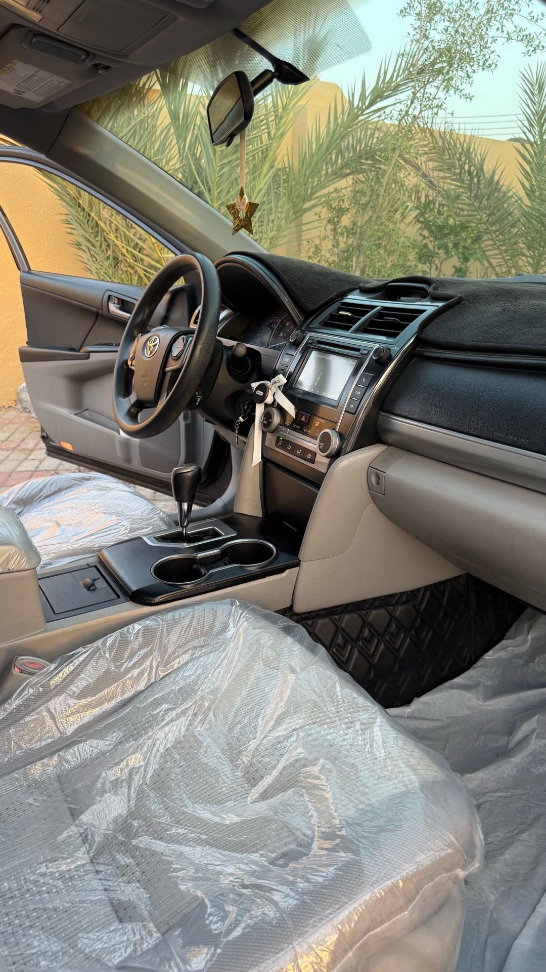Car Image 2012 TOYOTA CAMRY LE