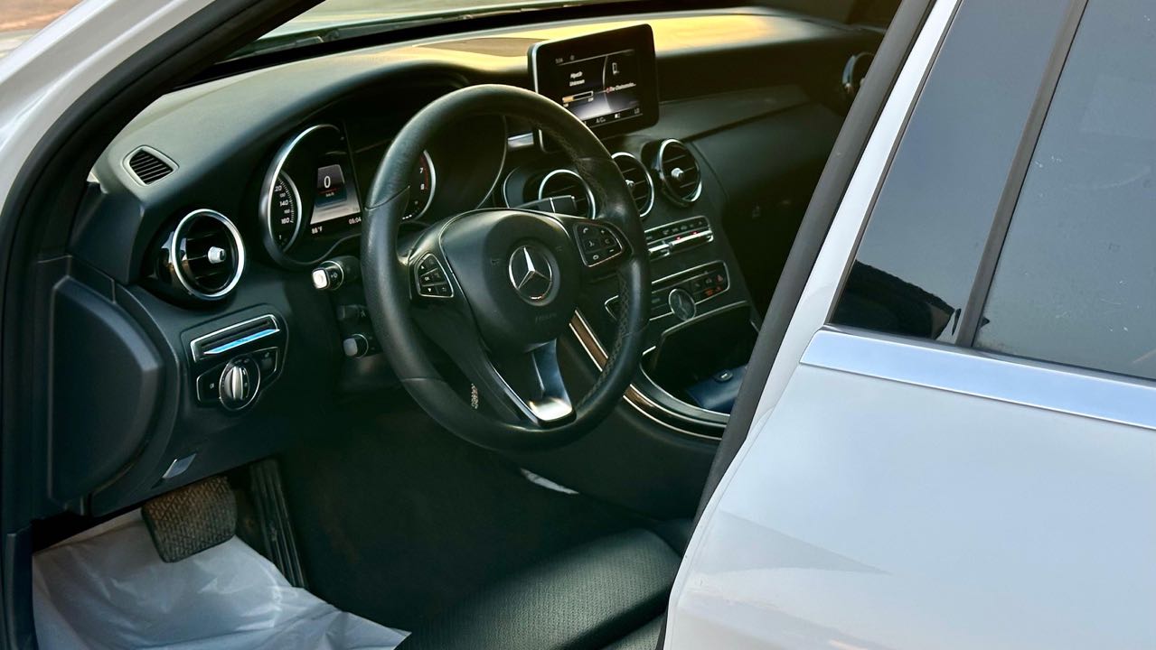Car Image 2018 MERCEDES C Class 300