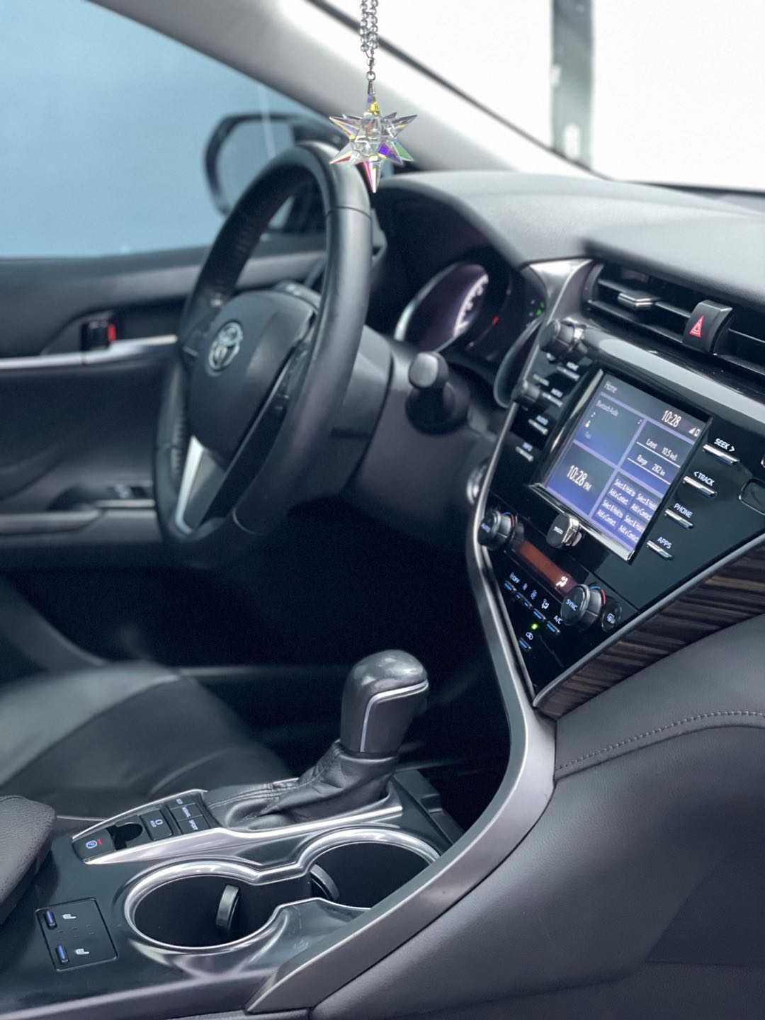 Car Image 2018 TOYOTA CAMRY XLE