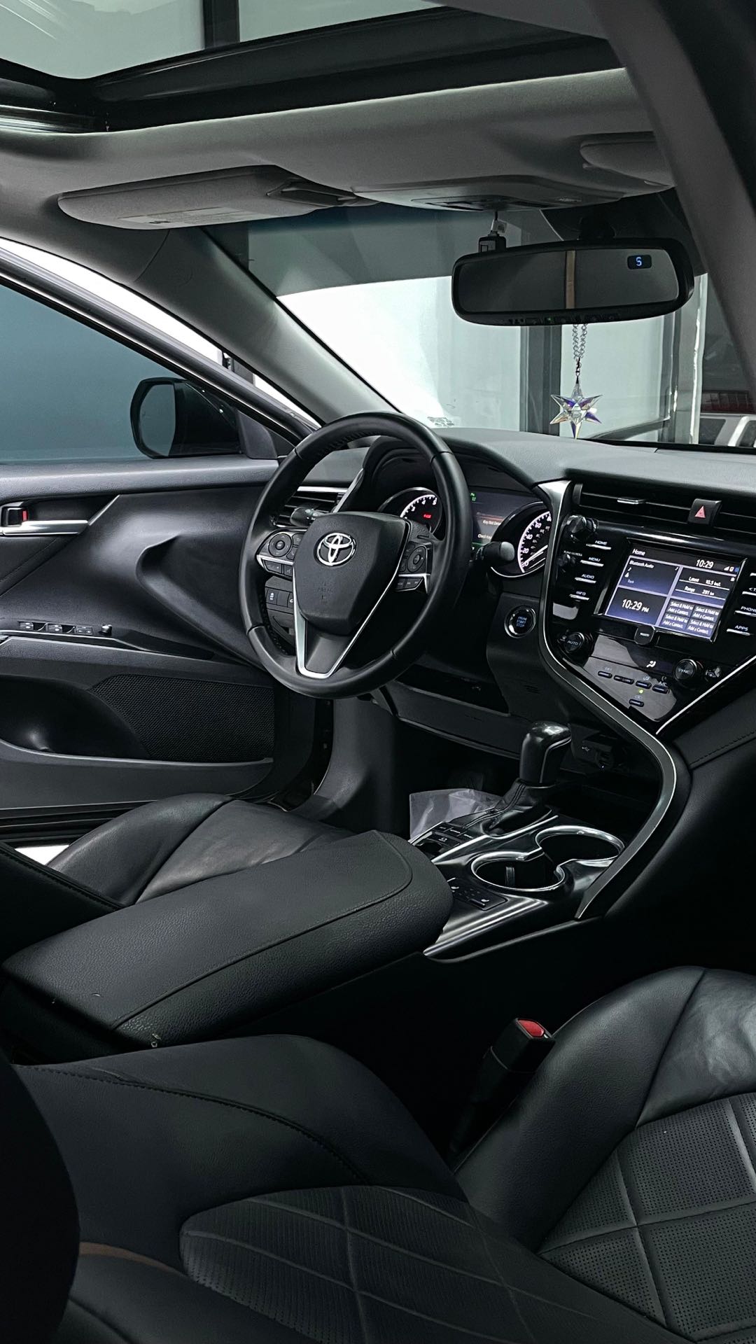 Car Image 2018 TOYOTA CAMRY XLE