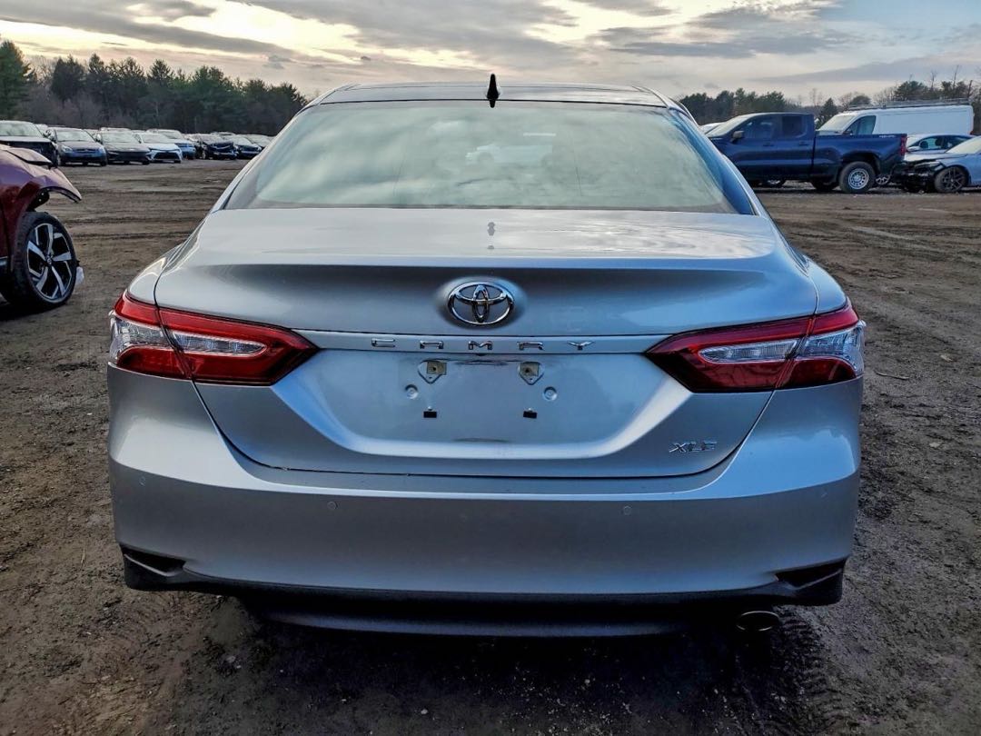 Car Image 2018 TOYOTA CAMRY