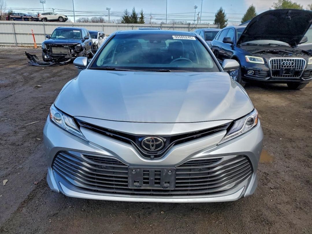 Car Image 2018 TOYOTA CAMRY