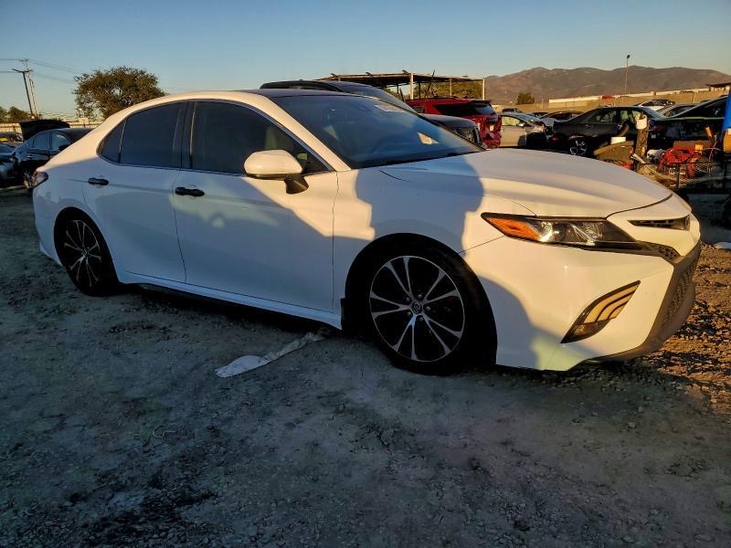 Car Image 2018 TOYOTA CAMRY