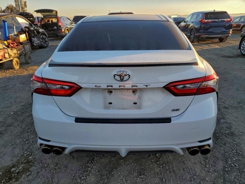 Car Image 2018 TOYOTA CAMRY