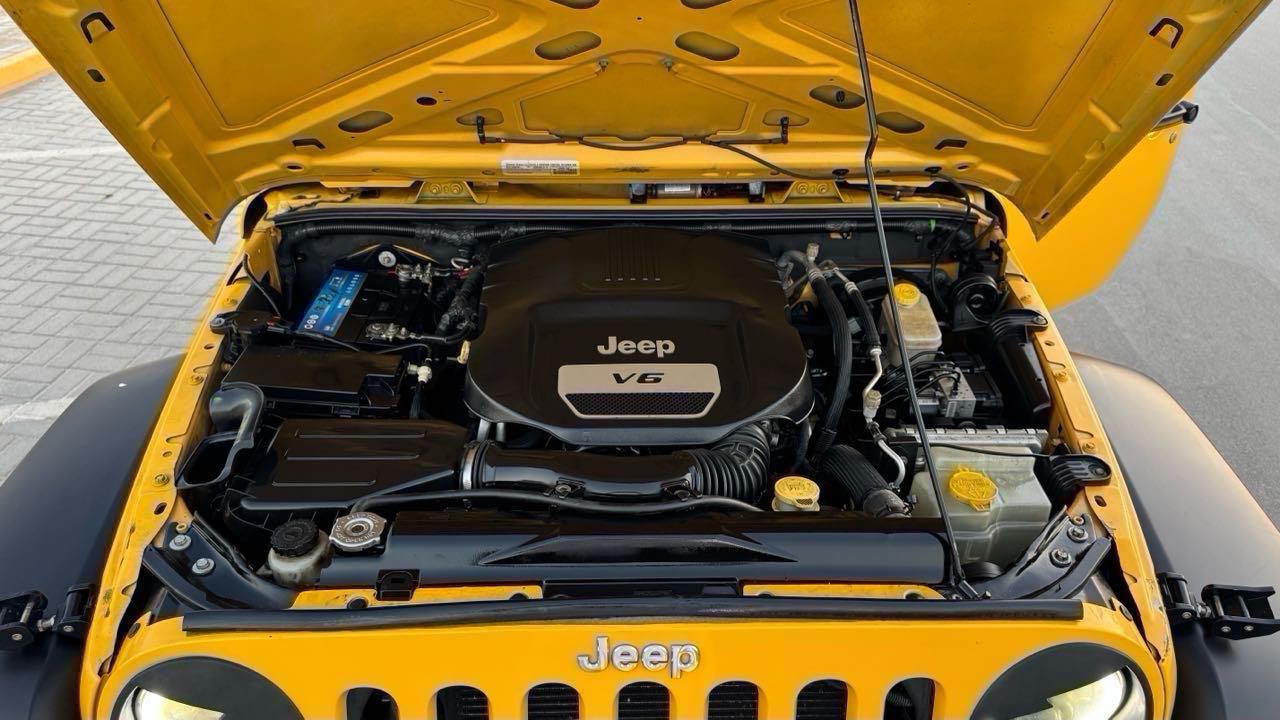 Car Image 2015 JEEP WRANGLER JK