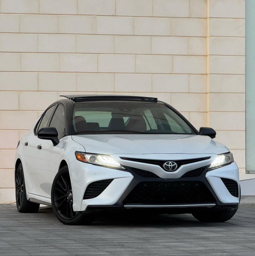 Car Image 2018 TOYOTA CAMRY XSE