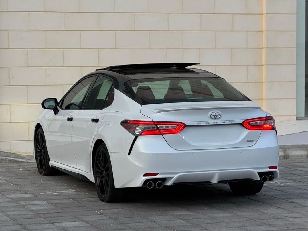 Car Image 2018 TOYOTA CAMRY XSE
