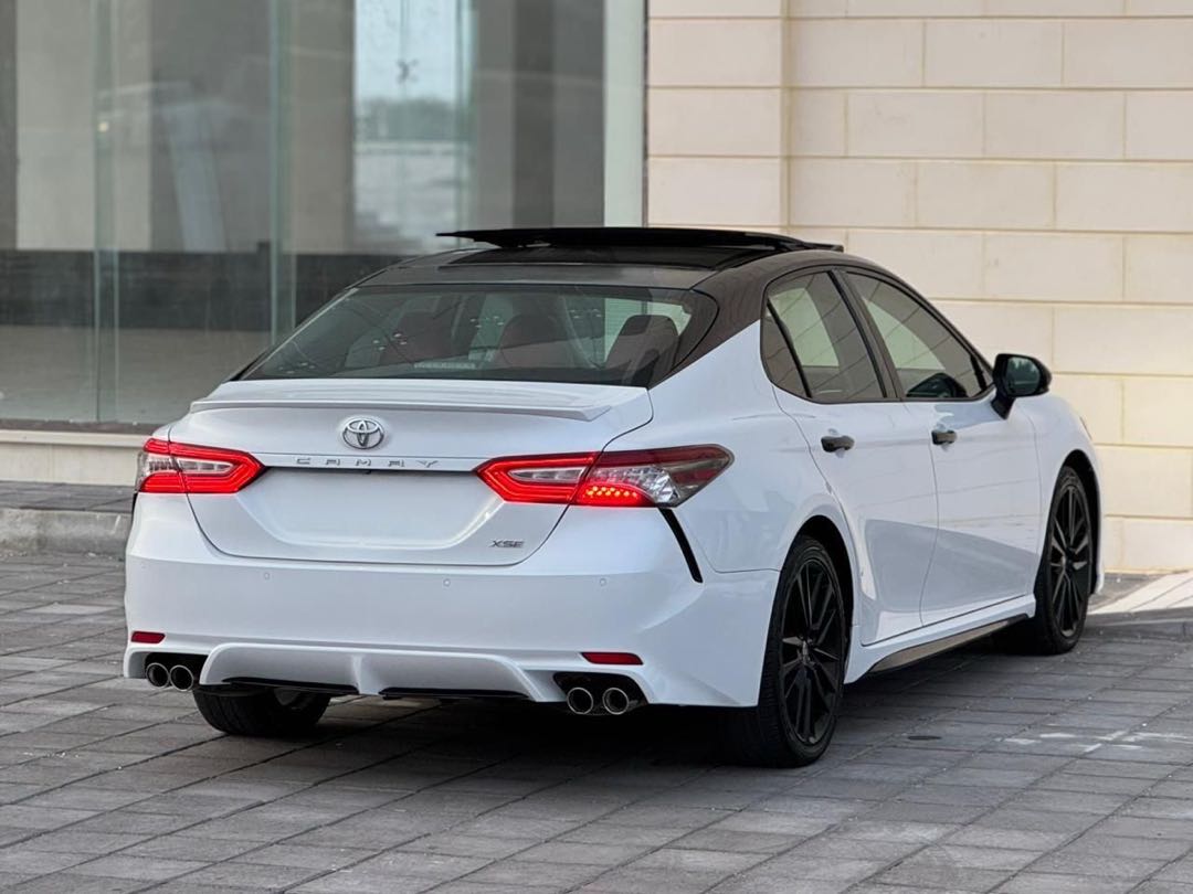Car Image 2018 TOYOTA CAMRY XSE