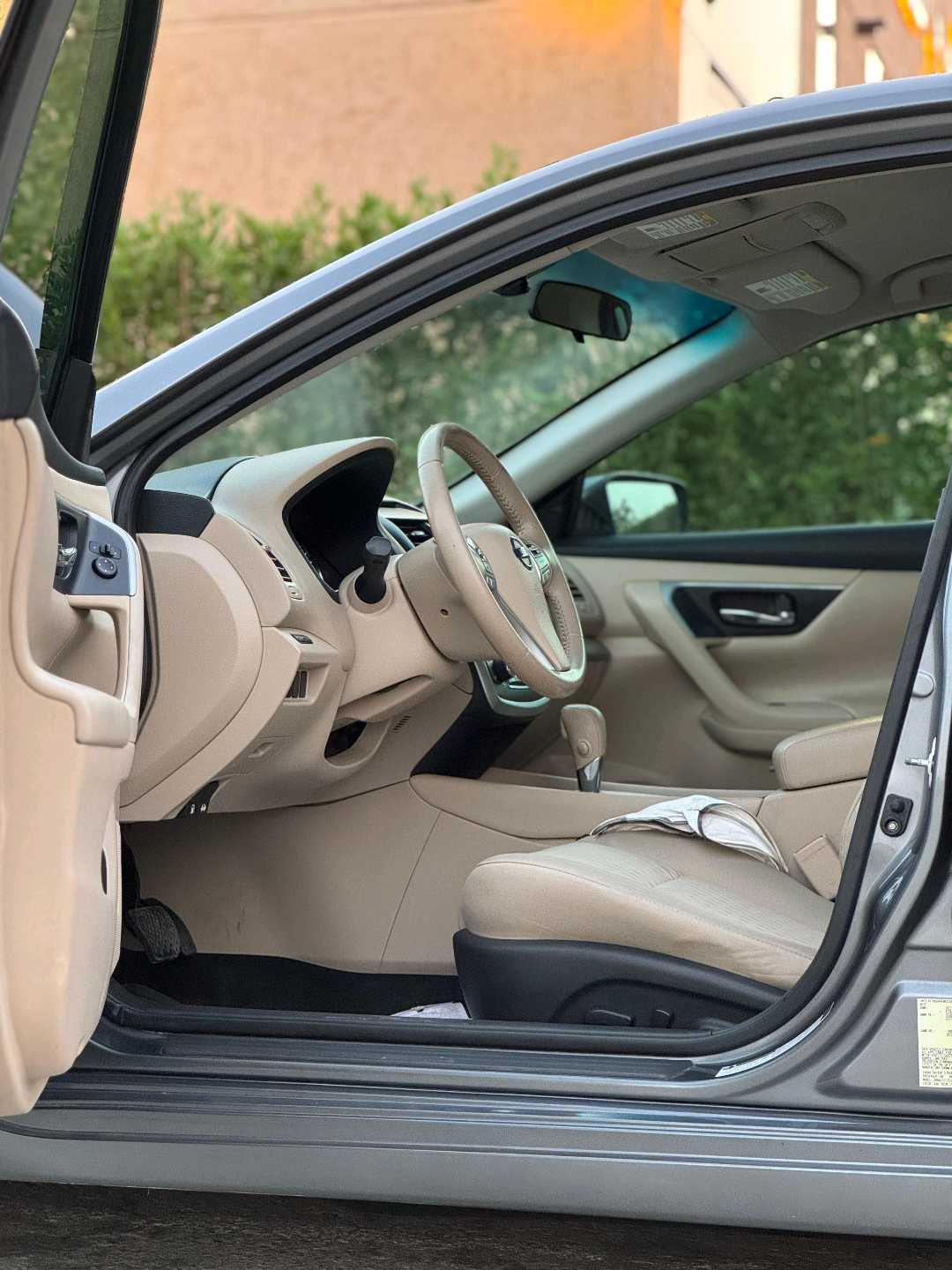 Car Image 2017 NISSAN ALTIMA SV