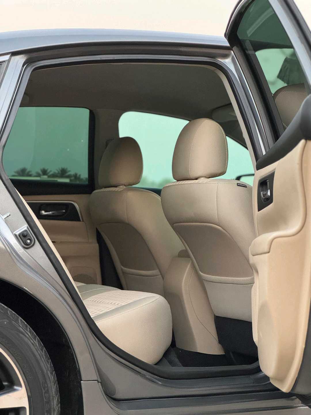 Car Image 2017 NISSAN ALTIMA SV