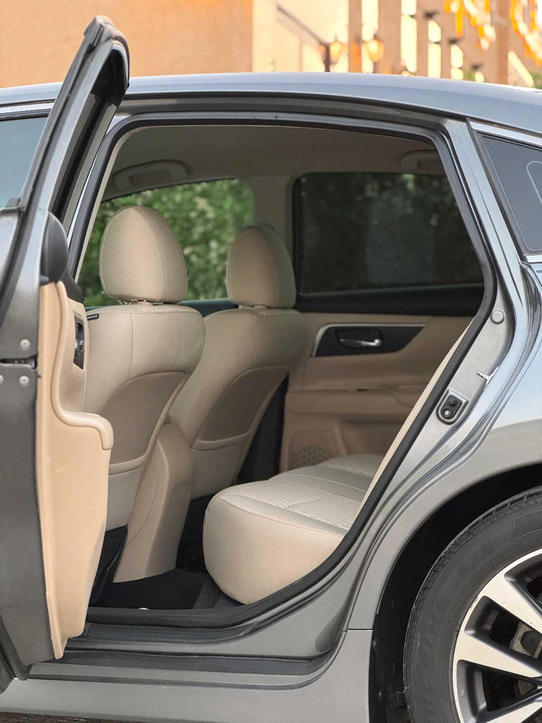 Car Image 2017 NISSAN ALTIMA SV