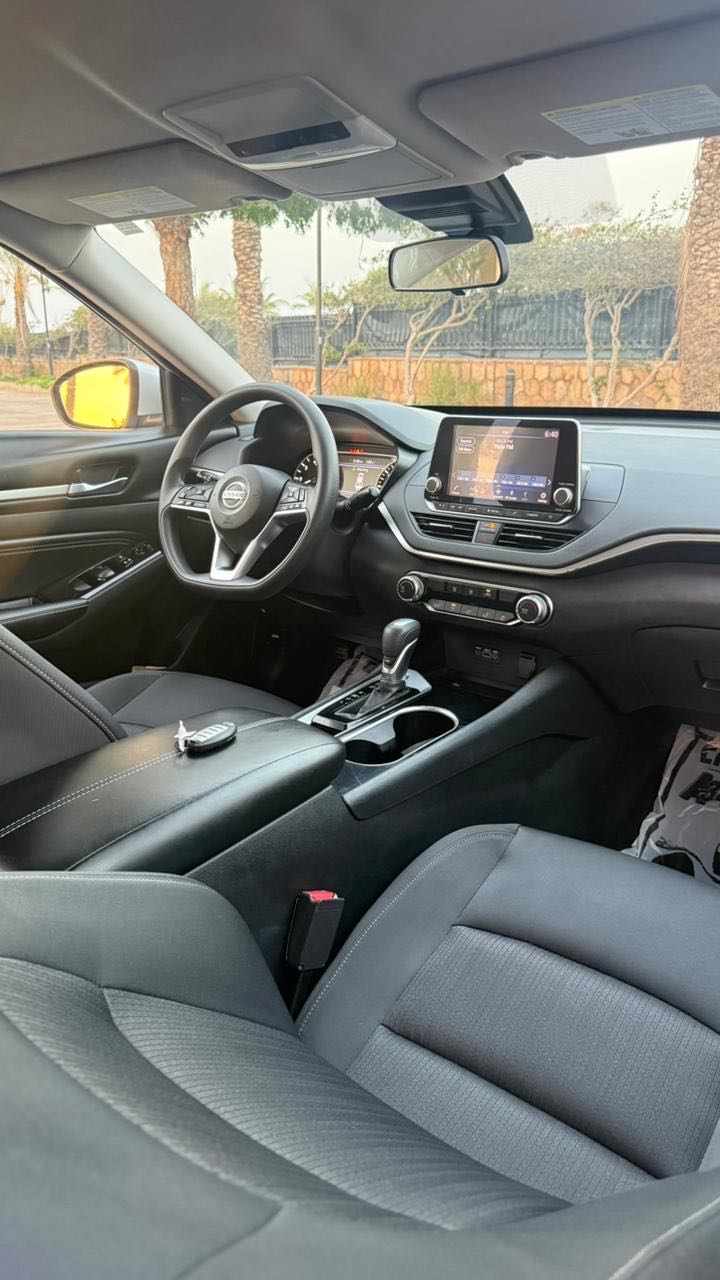 Car Image 2021 NISSAN ALTIMA SV