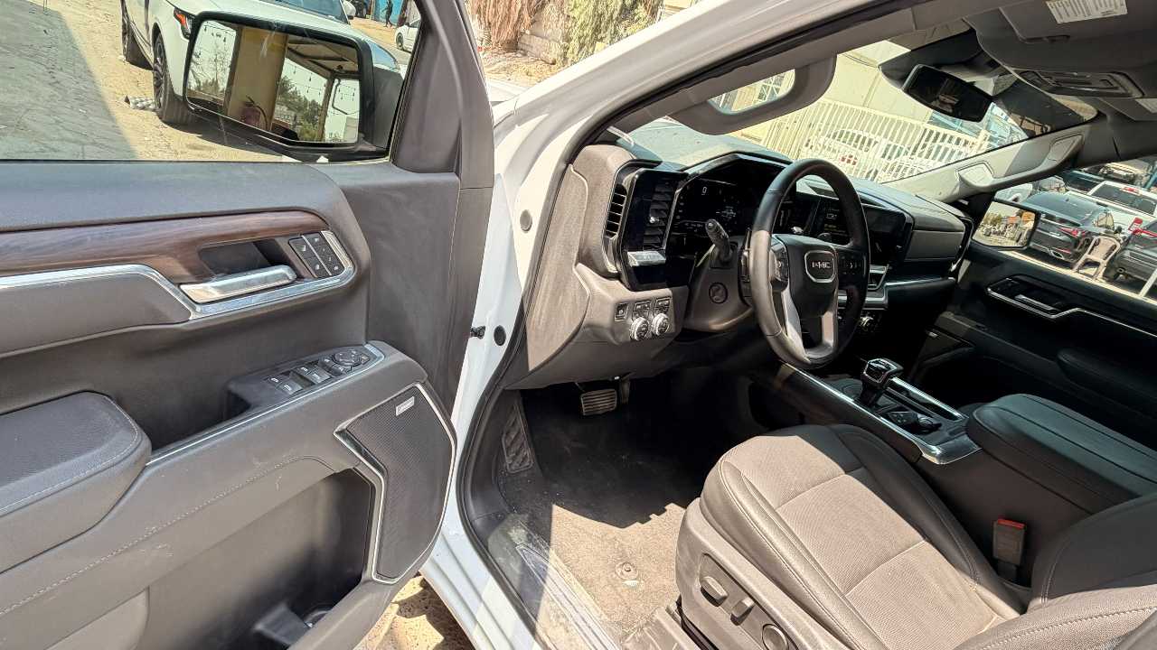 Car Image 2025 GMC SIERRA